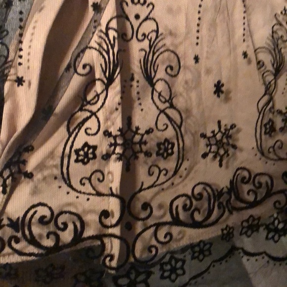 Women’s medium black lace skirt - Picture 2 of 2